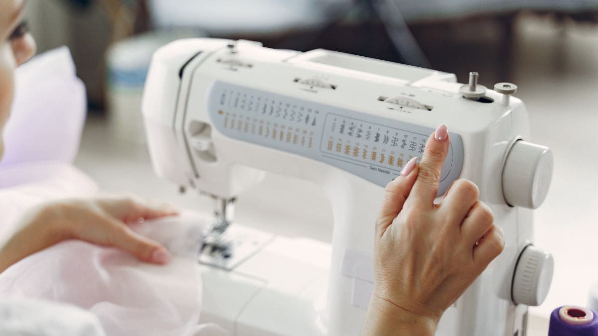 Qual a melhor máquina de costura doméstica para iniciantes? Veja nossa análise!